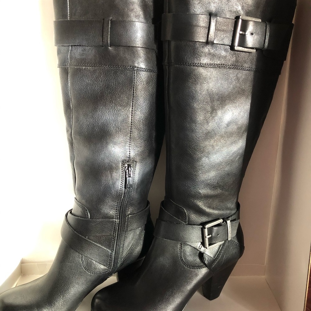 Arturo Chiang Cris-cross Double Buckles Boots